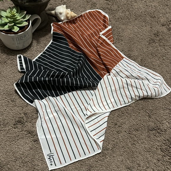 Vintage Vera Neumann Scarf-Black/White/Rust-21x20-EUC-Intact Tags - Picture 14 of 14